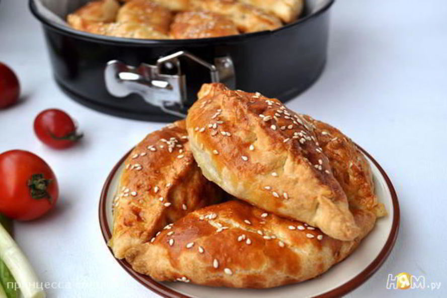 Рецепт слоеные пирожки закусочные, с куицей и пермезаном