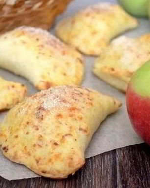 Творожные пирожки с начинкой из яблок