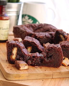 Брауни с печеньем и соленой карамелью