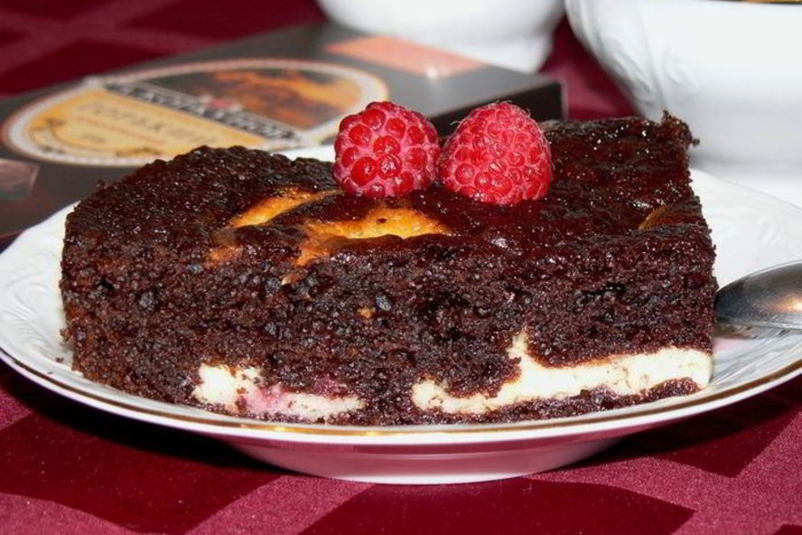 Рецепт брауни с творожно-сливочным сыром и малиной