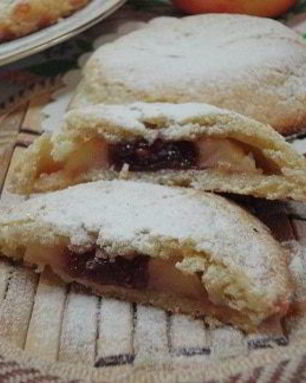 Песочные пирожные с яблоками