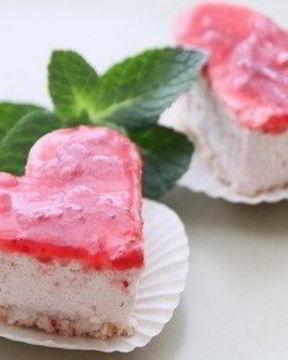 Пирожное из кокосовой стружки и клубники