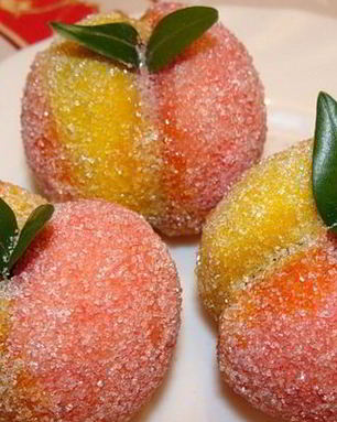 Пирожное Персики со сметанным кремом