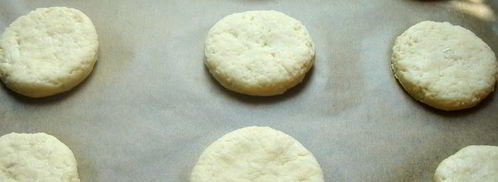 пирожное с черничным киселем, земляникой и сливками. Шаг 3