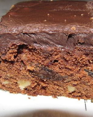 Пирожное с черносливом, изюмом и орехами