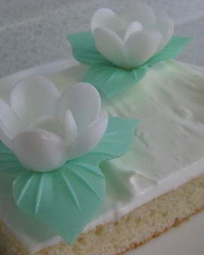 Цветущие пирожные