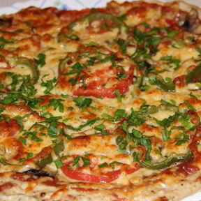 Пицца с помидорами