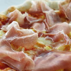 Пицца с ветчиной
