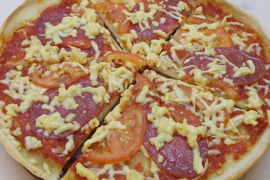 Рецепт домашняя пицца с копченой колбасой