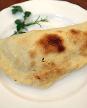 Итальянская закрытая пицца Калвазоне