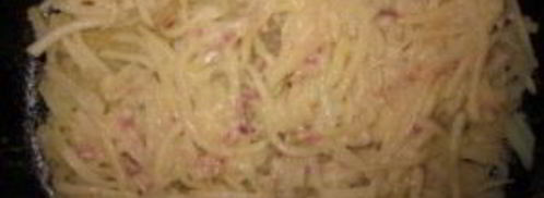 картофельная пицца с колбасой на сковороде. Шаг 4