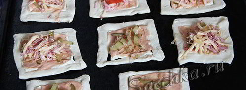 мини-пиццы из слоеного теста. Шаг 12