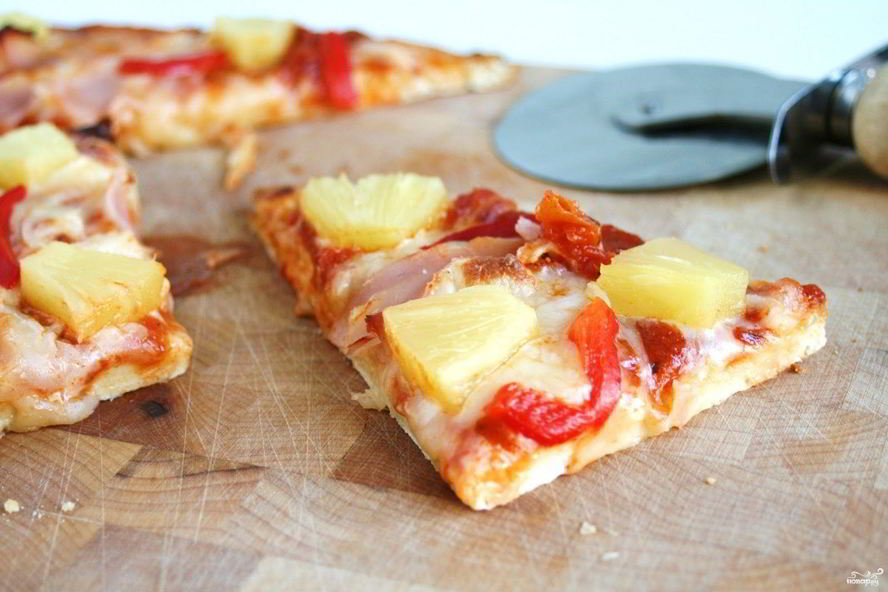 Рецепт пицца с ананасами и колбасой
