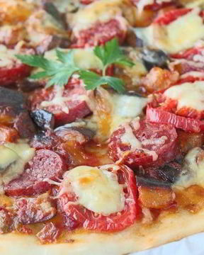 Пицца с баклажанами и сыром Джюгас