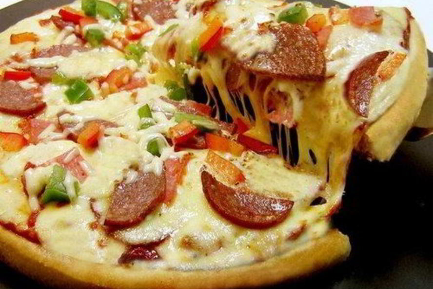 Рецепт пицца с грибами, сыром и итальянскими колбасками