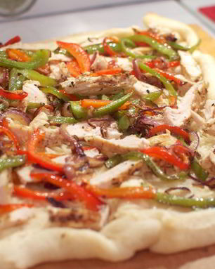 Пицца с курицей и перцем