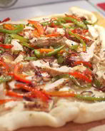 Пицца с курицей и перцем