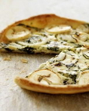 Пицца с утиным мясом, зеленым луком и соусом хойсин