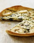 Пицца с утиным мясом, зеленым луком и соусом хойсин