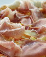 Пицца с ветчиной и сыром