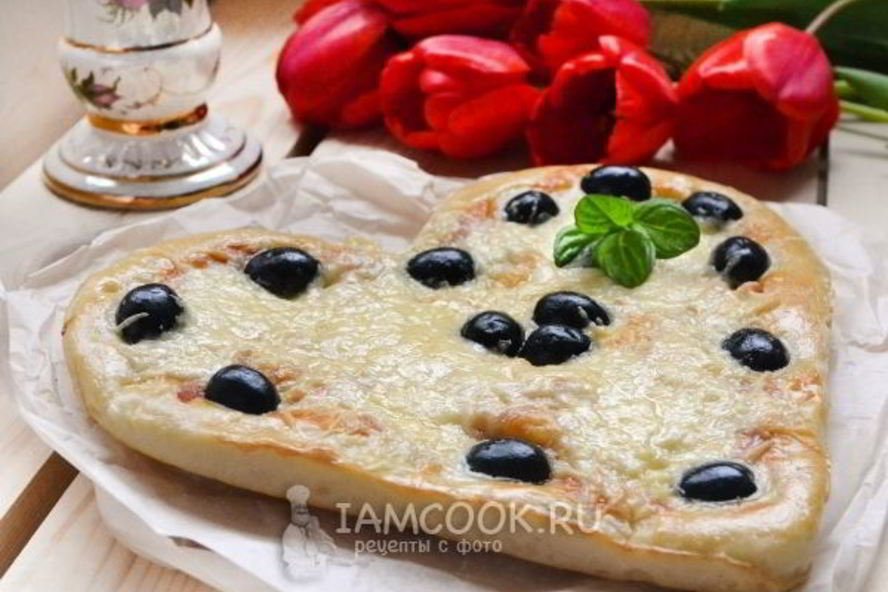 Рецепт пицца-сердце с ветчиной и сыром