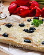 Пицца-сердце с ветчиной и сыром