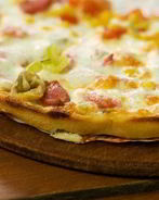 Пицца со шпиком, брюссельской капустой и миндалем