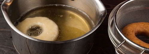 классические пончики со сладкой помадкой. Шаг 6