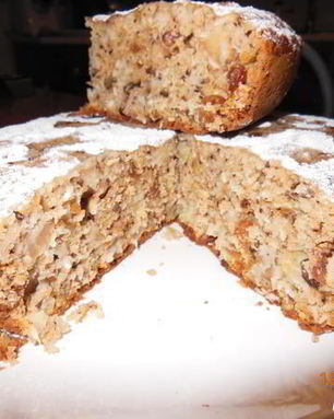 Коврижка с орехами, яблоками и кокосом