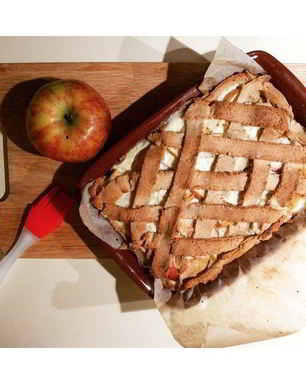 Диетическая яблочная шарлотка с творогом