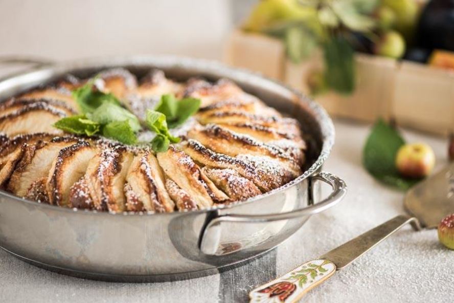 Рецепт нежная творожная шарлотка с яблоками