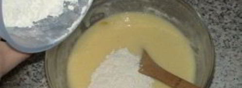 очень вкусная шарлотка с яблоками. Шаг 3