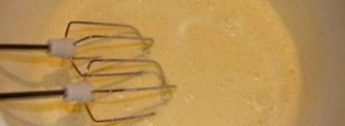 шарлотка с ананасами в мультиварке. Шаг 2