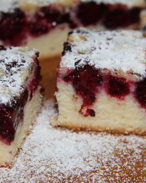 Шарлотка с ежевикой