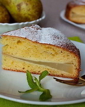 Шарлотка с грушей