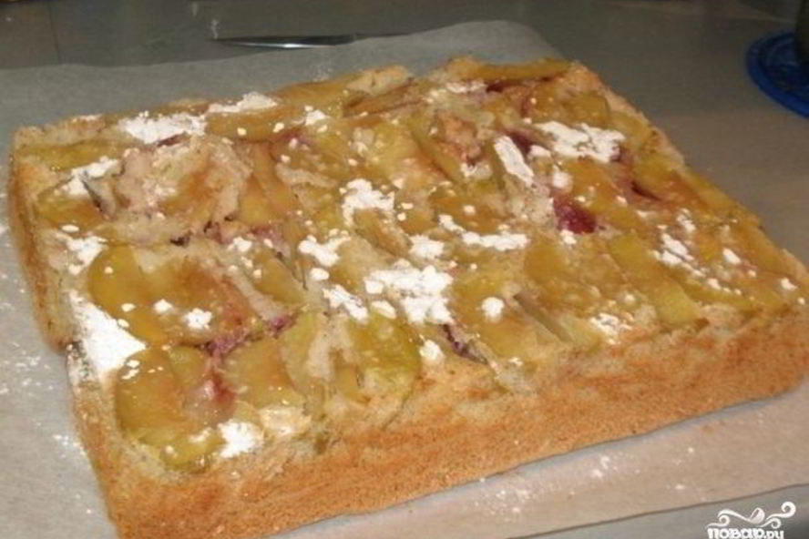 Рецепт шарлотка с клубникой и яблоками