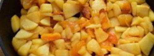 шарлотка с курагой и яблоками. Шаг 4