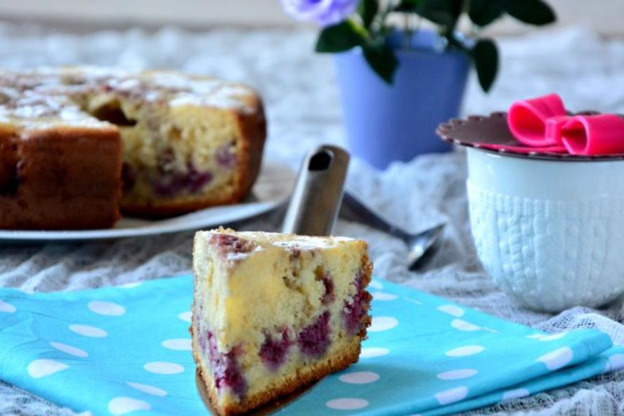 Рецепт шарлотка с малиной из мультиварки