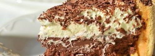 шарлотка с шоколадно-малиновым муссом и воздушным ванильным кремом. Шаг 22