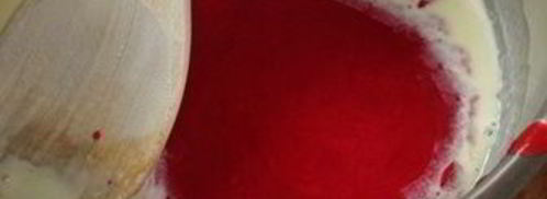 шарлотка с шоколадно-малиновым муссом и воздушным ванильным кремом. Шаг 4