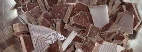 шарлотка с шоколадно-малиновым муссом и воздушным ванильным кремом. Шаг 6