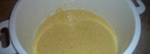 шарлотка с вареньем в мультиварке. Шаг 2