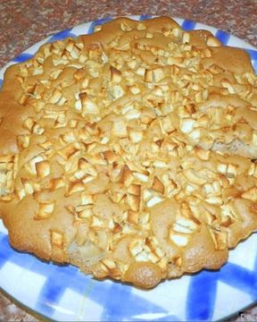 Шарлотка в микроволновке с яблоками