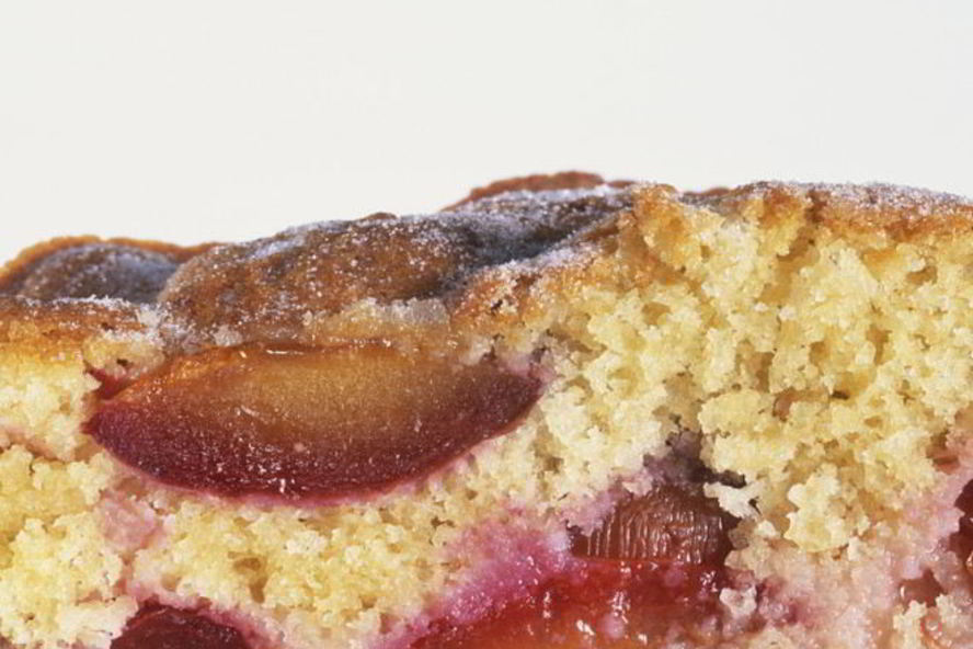 Рецепт вкусная шарлотка со сливами