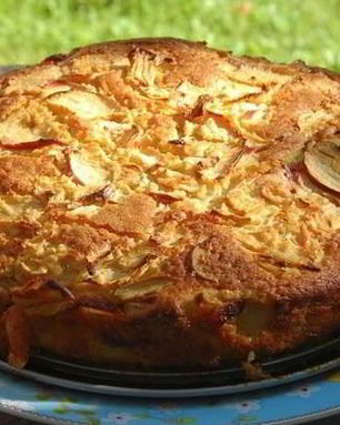 Яблочная шарлотка на сидре