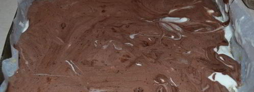 яблочная шарлотка под двухцветным бисквитом. Шаг 6