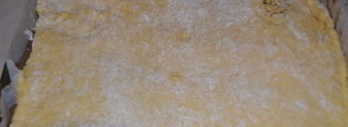 яблочная шарлотка под двухцветным бисквитом. Шаг 7