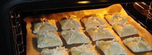 слоеные конвертики с мясом. Шаг 7