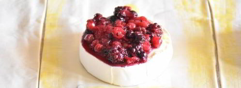 слоеные конвертики с сыром бри и ягодами. Шаг 4