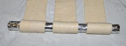 слоеные трубочки с вареной сгущенкой. Шаг 3